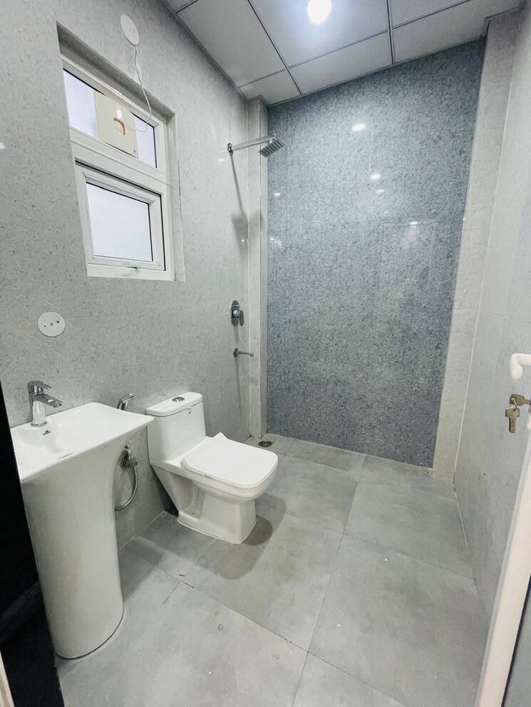 Bathroom, freedom fighters enclave 2 Bedroom 900 Sq.Ft. Builder Floor In Freedom Fighters Enclave Delhi 8845940