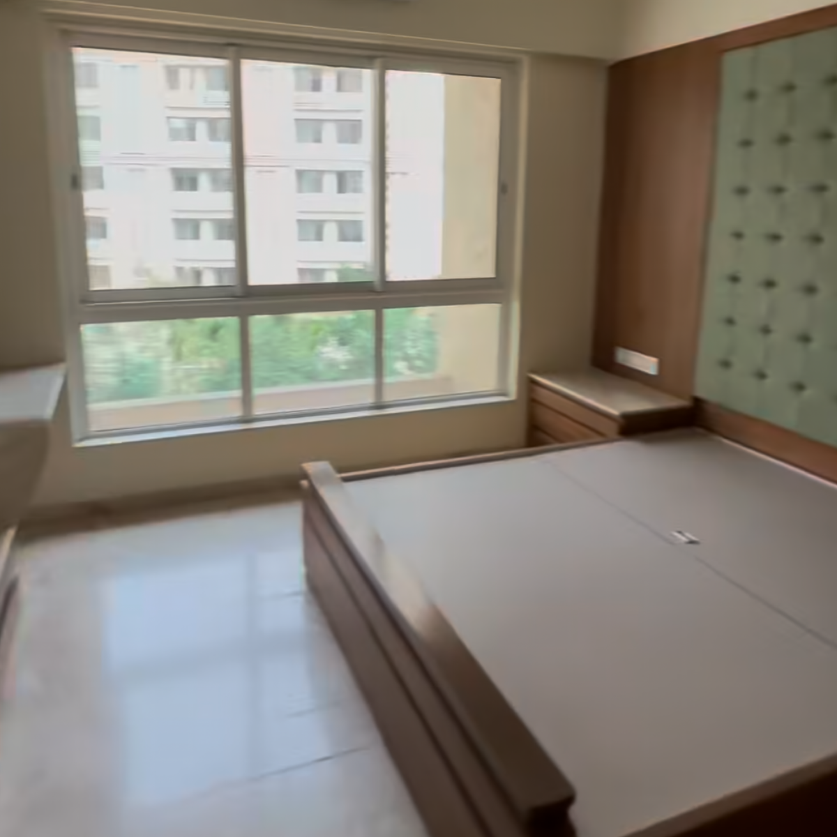 3 BHK 1000 Sq.Ft. Apartment in Oberoi Mall