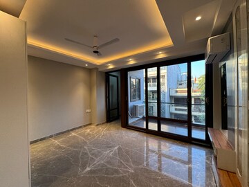Room in 4 BHK Apartment at Vasant Vihar – for Rent