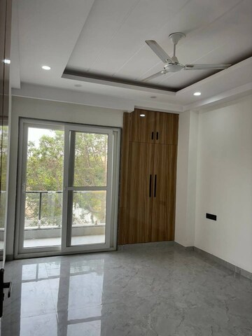 Room in 3 BHK Builder Floor at Green Park – for Rent