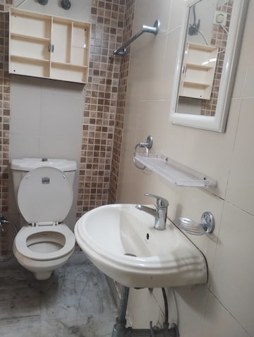 Bathroom in 4 BHK Apartment at Ardee City, Sector 52 – for Rent
