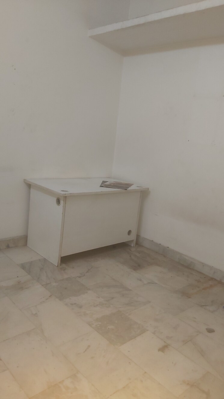 Bathroom, mayur vihar 1.5 Bedroom 400 Sq.Ft. Builder Floor In Mayur Vihar Delhi 8846000