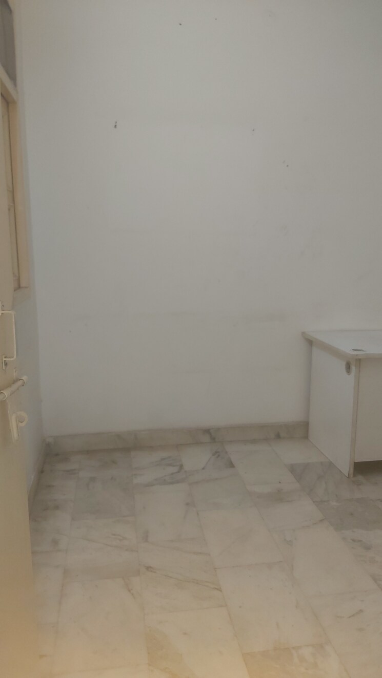 Room, mayur vihar 1.5 Bedroom 400 Sq.Ft. Builder Floor In Mayur Vihar Delhi 8846000