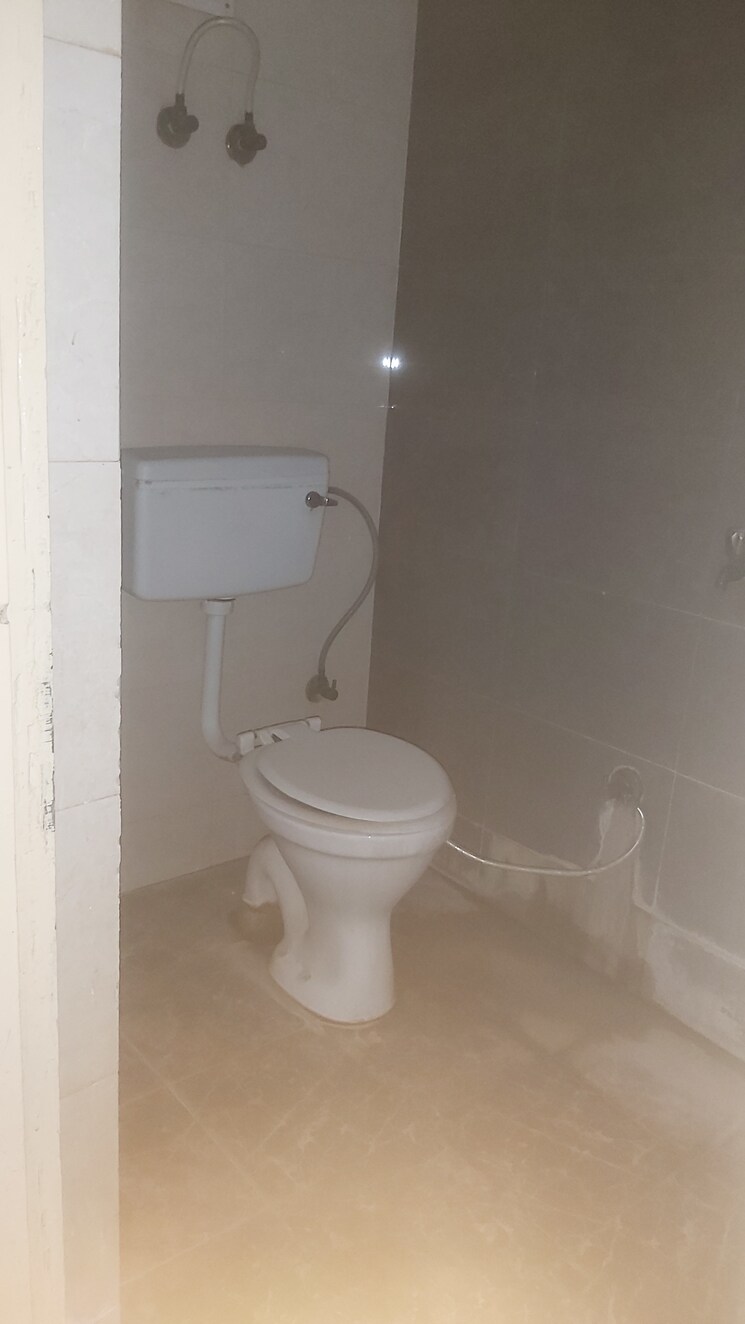 Bathroom, mayur vihar 1.5 Bedroom 400 Sq.Ft. Builder Floor In Mayur Vihar Delhi 8846000