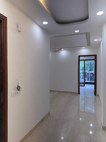 Room in 2 BHK Builder Floor at Lajpat Nagar – for Rent