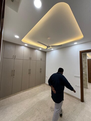 Room in 2 BHK Builder Floor at Lajpat Nagar – for Rent