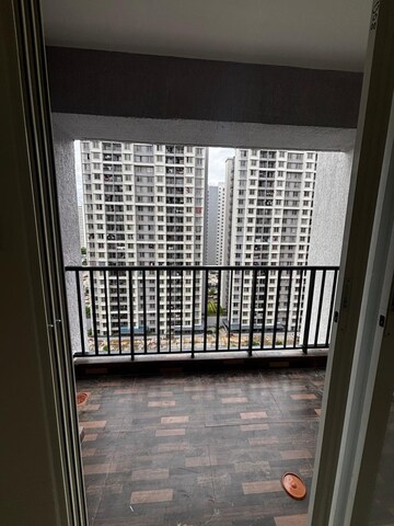 Room in 2 BHK Apartment at Kolte Patil R10, Hinjewadi – for Rent