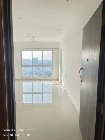 Room in 2 BHK Apartment at Nahar Cayenne, Powai – for Rent