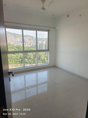 Room in 2 BHK Apartment at Nahar Cayenne, Powai – for Rent