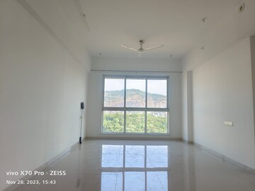 Room in 2 BHK Apartment at Nahar Cayenne, Powai – for Rent