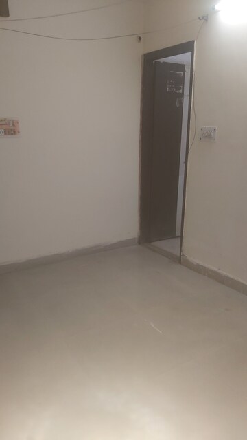 Furnished Amenities in 2.5 BHK Builder Floor at Mayur Vihar – for Rent