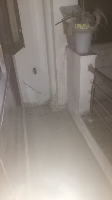Bathroom in 2.5 BHK Builder Floor at Mayur Vihar – for Rent