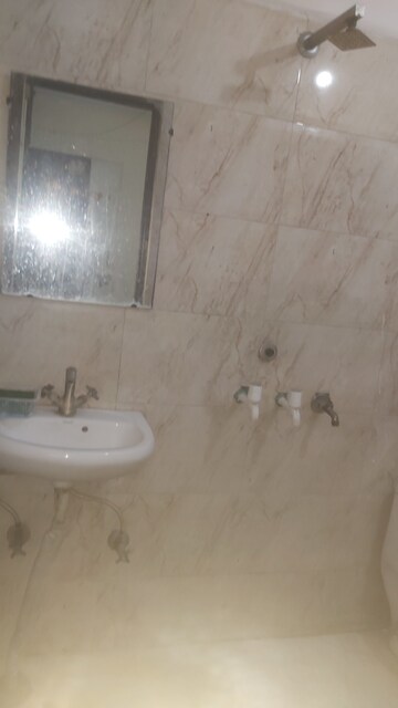 Bathroom in 2.5 BHK Builder Floor at Mayur Vihar – for Rent