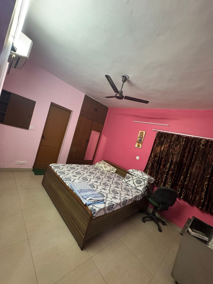 Bedroom, sarita-vihar-pocket-c-rwa 4 Bedroom 2250 Sq.Ft. Apartment In Sarita Vihar Delhi 8846026