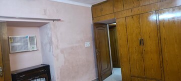 Furnished Amenities in 4 BHK Apartment at Sarita Vihar Pocket-C RWA, Sarita Vihar – for Rent