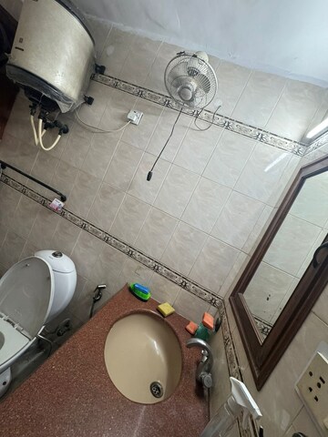 Bathroom in 4 BHK Apartment at Sarita Vihar Pocket-C RWA, Sarita Vihar – for Rent