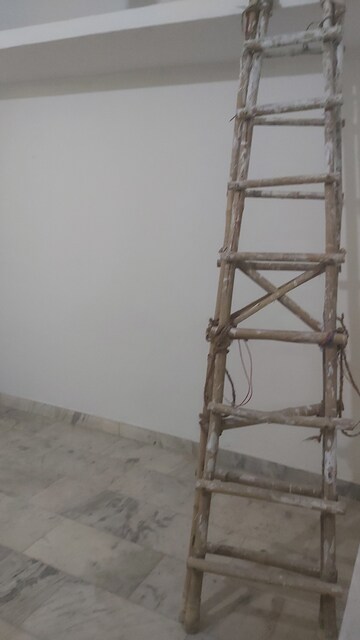 Room in 1 RK Builder Floor at Mayur Vihar – for Rent