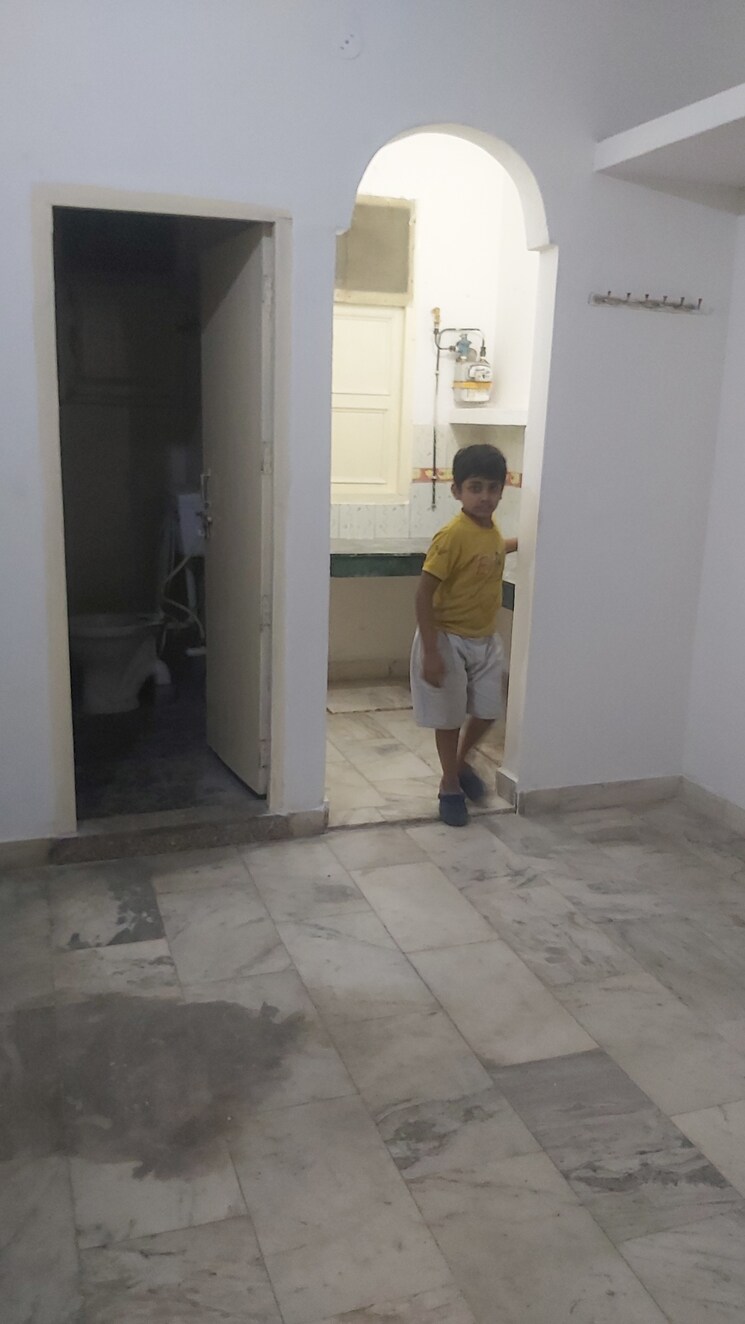 Kitchen, mayur vihar 1 RK 400 Sq.Ft. Builder Floor In Mayur Vihar Delhi 8846031