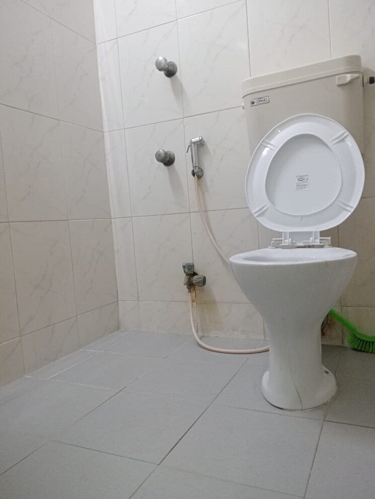 Bathroom, andheri west 2 Bedroom 950 Sq.Ft. Apartment In Andheri West Mumbai 8846040