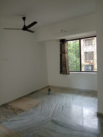 Bedroom in 2 BHK Apartment at Andheri West – for Rent