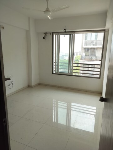 Room in 3 BHK Apartment at Paldi – for Rent