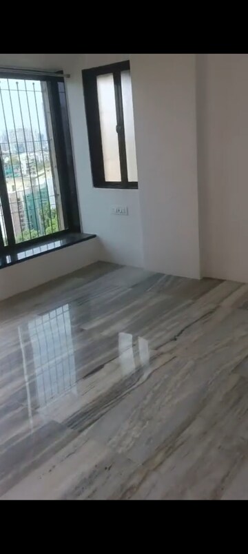 Room in 3 BHK Apartment at Golden Heights Andheri West, Andheri West – for Rent