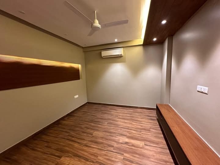 3.5 BHK + Pooja Room,Study Room Builder Floor For Sale in Ultra Luxury Apartment dw