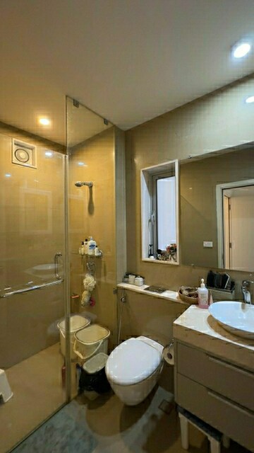 Master Bedroom in 3 BHK Apartment at Oberoi Exquisite Goregaon, Goregaon East – for Sale
