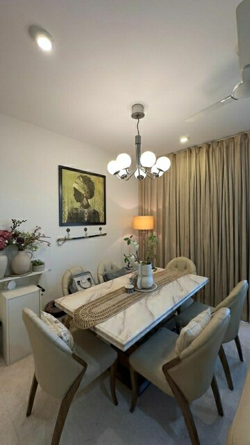 Master Bedroom in 3 BHK Apartment at Oberoi Exquisite Goregaon, Goregaon East – for Sale