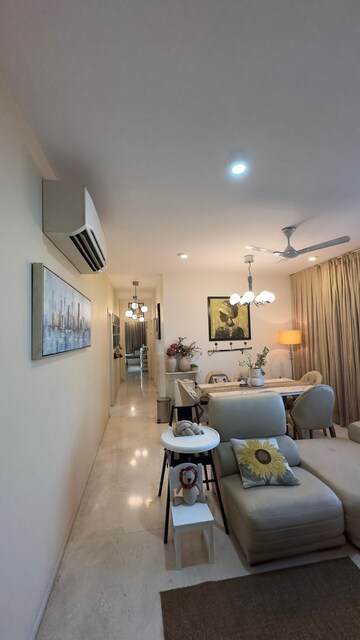 Master Bedroom in 3 BHK Apartment at Oberoi Exquisite Goregaon, Goregaon East – for Sale