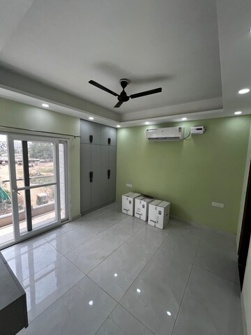 Room in 3 BHK Builder Floor at SS Southend Floors, South City 2 – for Rent