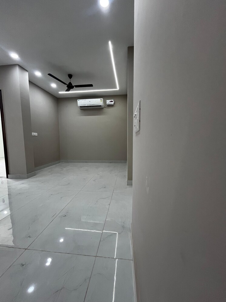 Bathroom, ss-southend-floors 3 Bedroom 2200 Sq.Ft. Builder Floor In South City 2 Gurgaon 8846132