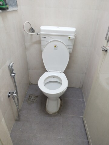 Bathroom in 1 BHK Apartment at Chembur – for Rent
