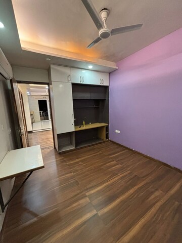 Room in 5 BHK Builder Floor at Unitech Nirvana Country Cedar Crest, Sector 50 – for Rent