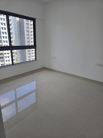 Room in 2 BHK Apartment at Kalpataru Immensa, Kolshet Road – for Rent