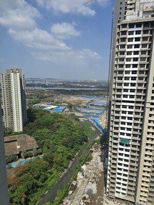 Master Bedroom in 2 BHK Apartment at Kalpataru Immensa, Kolshet Road – for Sale