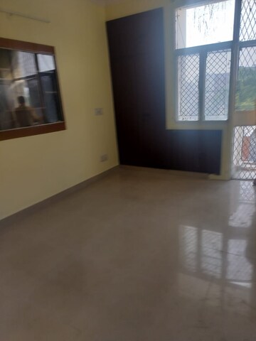 Room in 2 BHK Independent House at RWA Apartments, Sector 31 – for Rent