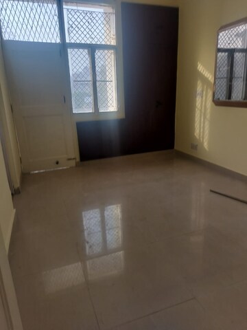 2 BHK Independent House For Rent in RWA Apartments, Sector 31