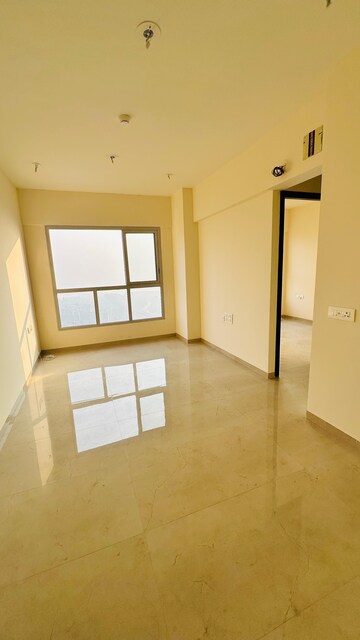 Room in 2 BHK Apartment at Piramal Vaikunth, Balkum Pada – for Rent