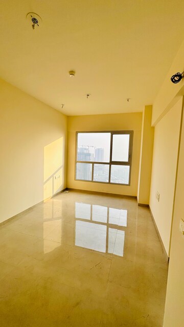 Room in 2 BHK Apartment at Piramal Vaikunth, Balkum Pada – for Rent