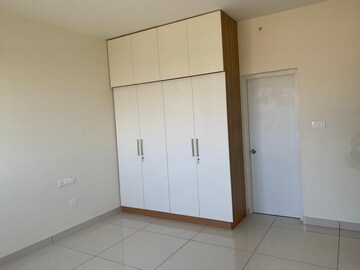Room in 2.5 BHK Apartment at Prestige Lakeside Habitat, Varthur – for Rent