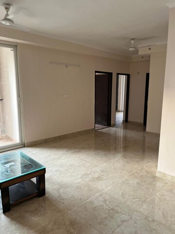 Room in 3 BHK Apartment at Amrapali Golf Homes, Sector 4 Greater Noida – for Rent