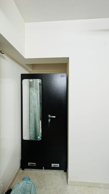 Room in 2 BHK Apartment at Lodha Amara, Kolshet Road – for Sale