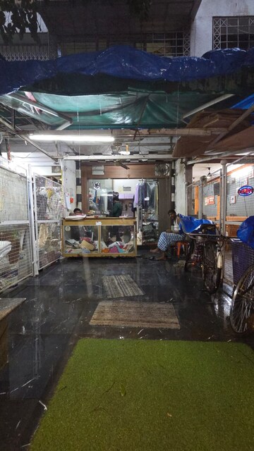  Shop For Rent in Andheri West