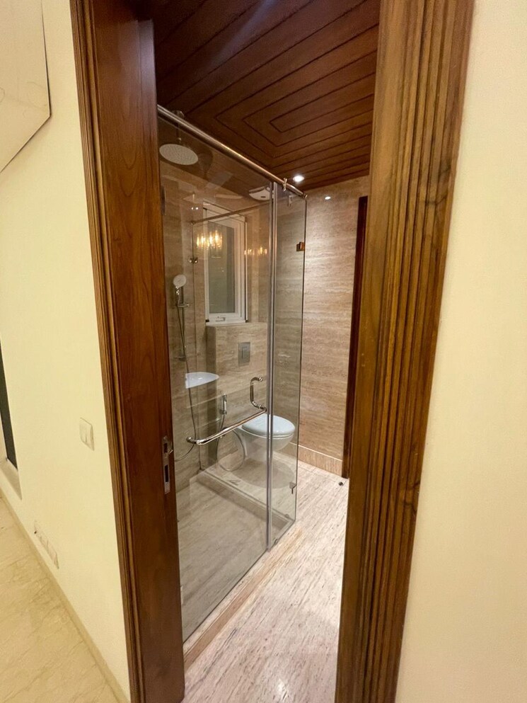 Bathroom, safdarjung enclave 3 Bedroom 2000 Sq.Ft. Builder Floor In Safdarjung Enclave Delhi 8846285