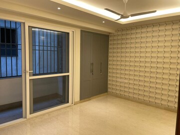 Room in 3 BHK Builder Floor at Safdarjung Enclave – for Rent