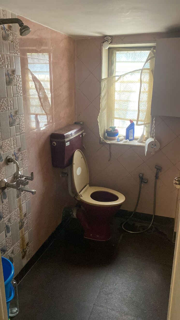 Bathroom, juhu 1 Bedroom 600 Sq.Ft. Apartment In Juhu Mumbai 8846288