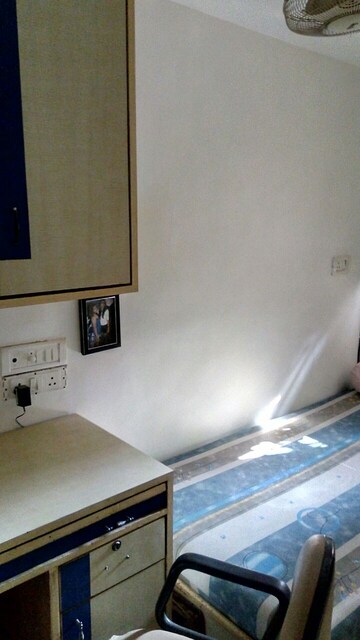 Room in 1.5 BHK Apartment at Juhu – for Rent