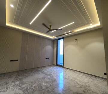 Room in 3 BHK Builder Floor at Gulmohar Park – for Sale