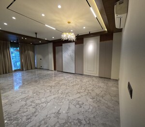 Room in 3 BHK Builder Floor at Gulmohar Park – for Sale